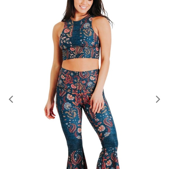 Yoga democracy Floral Blue flared pant and top Women's set - Picture 1 of 4